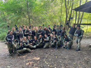 Actividad de Paintball en la que participan campistas de Nhorte