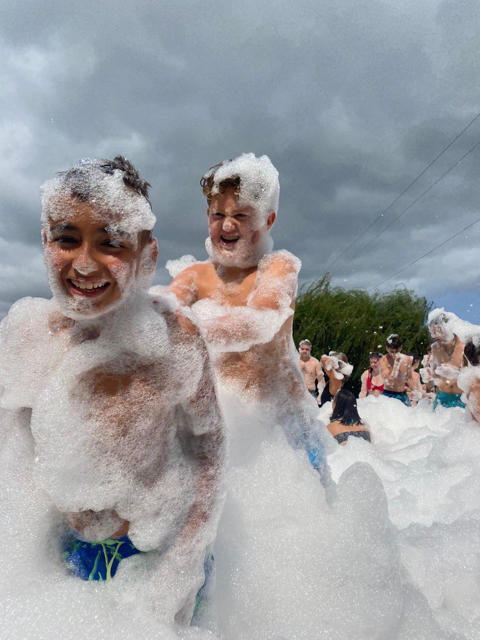 fiesta de la espuma en Nhorte, actividades de campamento de verano